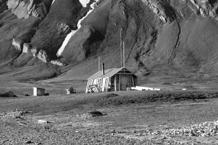 Bamsebu cabin on Bellsund beach Svalbard, Norwayの写真素材