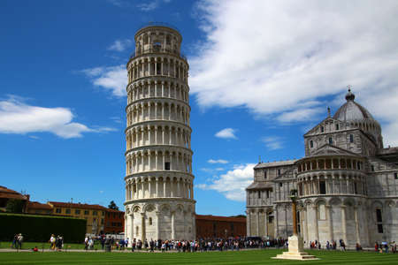 Leaning Tower with Pisa Cathedralのeditorial素材