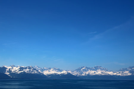 <p>Alaska, mountain landscape on the coast of the Gulf of Alaska</p>の写真素材