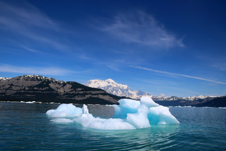 Iceberg in Icy Bay and Mount Saint Elias in background, Alaska, United Statesの写真素材