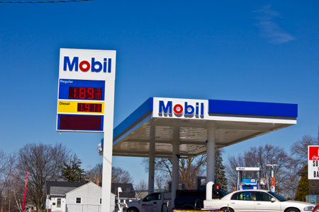 Indianapolis - Circa March 2016: ExxonMobil Retail Gas Location. ExxonMobil is the World's Largest Oil and Gas Company Iのeditorial素材