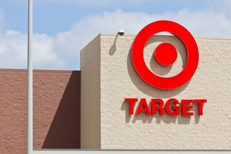 Indianapolis - Circa April 2016: Target Retail Store. Target Sells Home Goods, Clothing and Electronics Iのeditorial素材