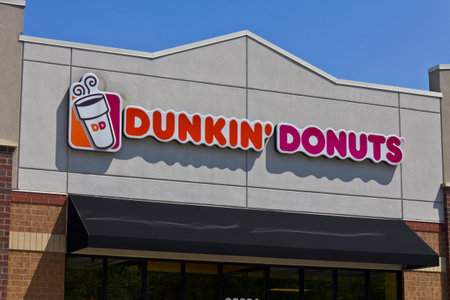 Indianapolis - Circa May 2016: Dunkin' Donuts Retail Location. Dunkin' is America's favorite every day, all-day stop for coffee and baked goods IIのeditorial素材