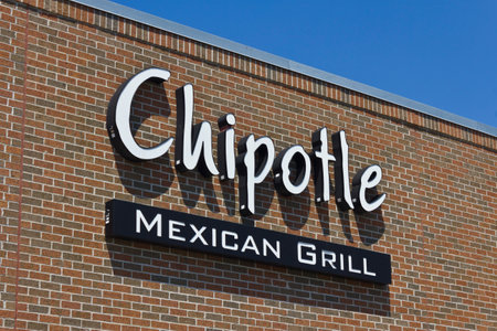 Indianapolis - Circa May 2016: Chipotle Mexican Grill Restaurant. Chipotle is a Chain of Burrito Fast-Food Restaurants VIIのeditorial素材