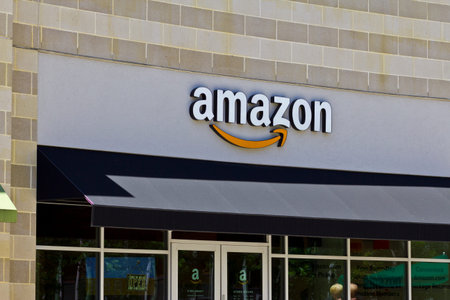 Cincinnati - Circa June 2016: Amazon Store Near the University of Cincinnati II