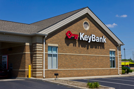 Indianapolis - Circa June 2016: KeyBank Consumer Branch. KeyBank is a Regional Bank Based In Cleveland Iのeditorial素材