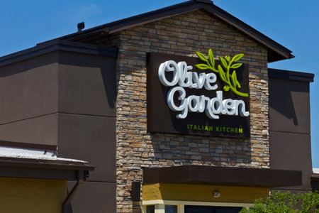 Indianapolis - Circa June 2016: Olive Garden Italian Restaurant. Olive Garden is a Division of Darden Restaurants IIIのeditorial素材