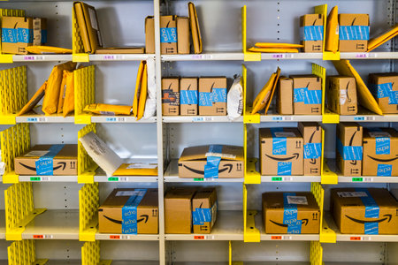 Lafayette - Circa February 2017: Amazon Store at Purdue. A brick-and-mortar store customers can receive products from Amazon.com Vのeditorial素材