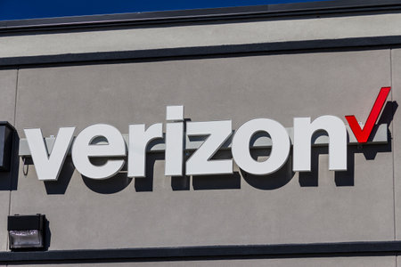 Indianapolis - Circa February 2017: Verizon Wireless Retail Location. Verizon is One of the Largest Technology Companies XIIのeditorial素材
