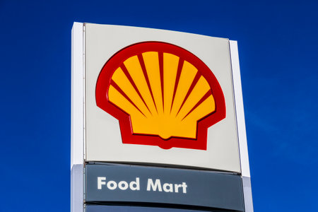 Indianapolis - Circa February 2017: Signage and Logo of Shell Gasoline. Royal Dutch Shell plc is based in The Hague, Netherlands IIIのeditorial素材