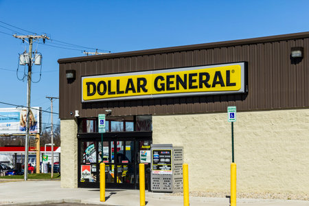 Muncie - Circa March 2017: Dollar General Retail Location. Dollar General is a Small-Box Discount Retailer VIIのeditorial素材