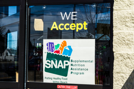 Muncie - Circa March 2017: A Sign at a Retailer - We Accept SNAP IIのeditorial素材