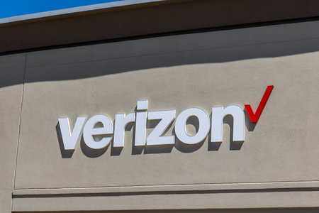 Indianapolis - Circa April 2017: Verizon Wireless Retail Location. Verizon is the largest U.S. wireless communications service provider XVIのeditorial素材