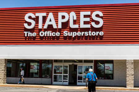 Lafayette - Circa June 2017: Staples Inc. Retail Location. Staples is a Large Office Supply Chain VIのeditorial素材