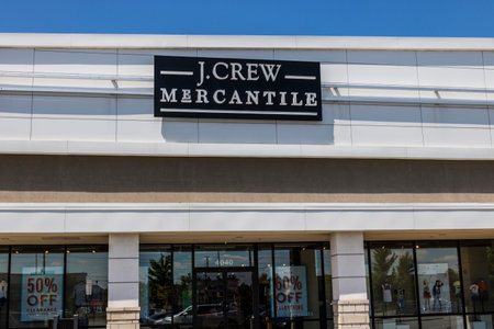 Indianapolis - Circa June 2017: J.Crew Retail Strip Mall Location. Same-store sales have been down at JCrew for the past three years, prompting changes in leadership IIのeditorial素材