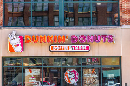 Indianapolis - Circa June 2017: Dunkin' Donuts Retail Location. Dunkin' is America's favorite every day, all-day stop for coffee and baked goods VIIのeditorial素材
