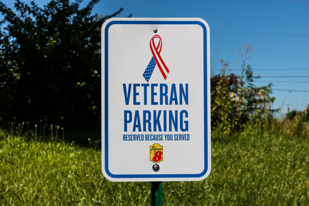 Indianapolis - Circa July 2017: Reserved Veteran Parking at a Super 8 Motel. Super 8 is a Subsidiary of Wyndham Worldwide IVのeditorial素材