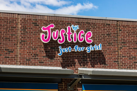 Indianapolis - Circa July 2017: Justice Just for Girls! Retail Strip Mall Location. Justice branded clothing stores are owned by Ascena Retail Group (ASNA) Iのeditorial素材
