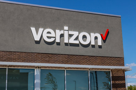 Indianapolis - Circa July 2017: Verizon Wireless Retail Location. Verizon is the largest U.S. wireless communications service provider XXのeditorial素材