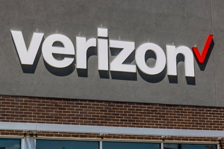 Indianapolis - Circa July 2017: Verizon Wireless Retail Location. Verizon is the largest U.S. wireless communications service provider XIXのeditorial素材