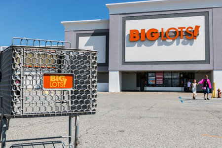 Kokomo - Circa August 2017: Big Lots Retail Discount Location. Big Lots is a Discount Chain Selling Food, Furniture and Housewares VIのeditorial素材