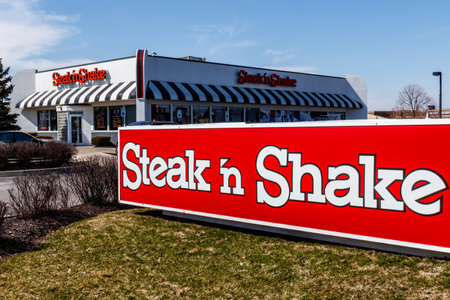 Indianapolis - Circa March 2018: Steak 'n Shake Retail Fast Casual Restaurant Chain. Steak 'n Shake is Located in the Midwest and Southern U.S. Iのeditorial素材
