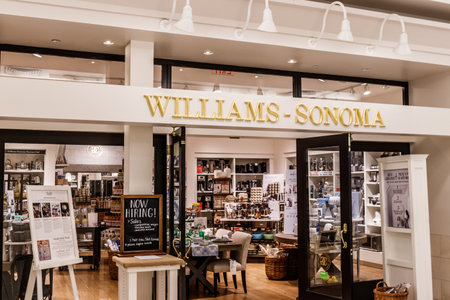 Indianapolis - Circa April 2018: Williams-Sonoma retail mall location, Williams-Sonoma is famous for their upscale home and kitchen furnishings Iのeditorial素材