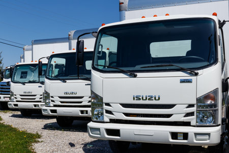 Muncie - Circa April 2018: Isuzu Motors truck dealership. Isuzu is a Japanese commercial vehicle and diesel engine manufacturer IIのeditorial素材