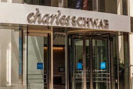 Chicago - Circa May 2018: Charles Schwab Consumer Location. The Charles Schwab Corporation Provides Brokerage, Banking and Financial Services IIのeditorial素材