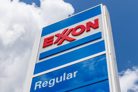 Noblesville - Circa July 2018: Exxon Retail Gas Location. ExxonMobil is the World's Largest Oil and Gas Company IIIのeditorial素材