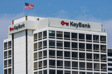 South Bend - Circa August 2018: KeyBank Plaza in downtown with American Flag. KeyBank is a Regional Bank Based In Cleveland Iのeditorial素材