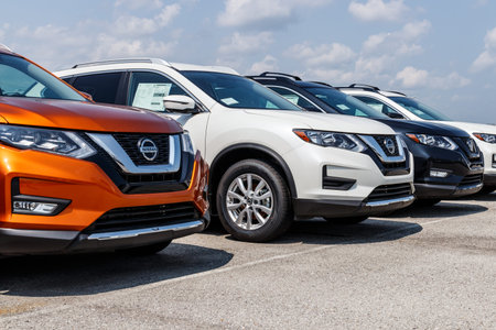 Fishers - Circa August 2018: New vehicles at a Nissan Car and SUV Dealership. Nissan is part of the RenaultâNissan Alliance VIIIのeditorial素材