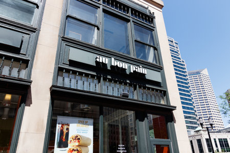 Indianapolis - Circa June 2019: Au Bon Pain fast casual bakery and cafe location. Au Bon Pain is one of the Top 5 Healthiest Restaurants Iのeditorial素材