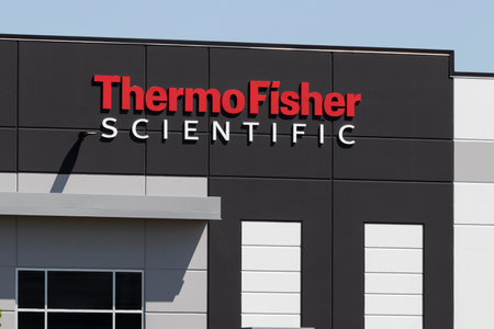 Indianapolis - Circa September 2021: Thermo Fisher Scientific location. Thermo Fisher offers controlled and sustained release solid oral dosage forms.のeditorial素材