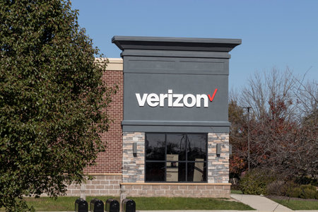 Fishers - Circa November 2021: Verizon Wireless Retail Location. Verizon delivers wireless, high-capacity fiber optics and 5G communications.のeditorial素材