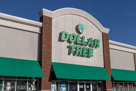 Englewood - Circa November 2021: Dollar Tree Discount Store. Dollar Tree offers an eclectic mix of products for a dollar and a quarterのeditorial素材