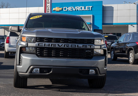 Noblesville - Circa November 2021: Used Chevy Silverado on display. With current supply issues, Chevrolet is relying on Certified pre-owned car sales while waiting for parts.のeditorial素材