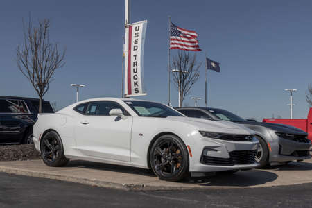 Florence - Circa February 2022: Used Chevy Camaro on display. With current supply issues, Chevrolet is relying on Certified pre-owned car sales while waiting for parts.のeditorial素材