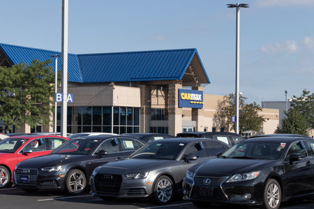 Merrillville - Circa July 2022: CarMax Auto Dealership. CarMax is the largest used and pre-owned car retailer in the US.のeditorial素材