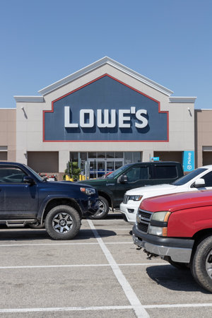 Warsaw - Circa May 2023: Lowe's Home Improvement Warehouse. Lowe's operates retail home improvement and appliance stores across the US.のeditorial素材