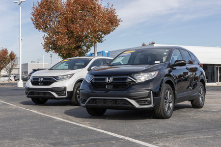 Lafayette - November 16, 2023: Used Honda CR-V display at a dealership. With supply issues, Honda is buying and selling pre-owned cars to meet demand.のeditorial素材