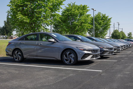 Noblesville - May 19, 2024: Hyundai Elantra HEV Limited display. Hyundai offers the Elantra in SE, SEL, Limited and N Line models. MY:2024のeditorial素材