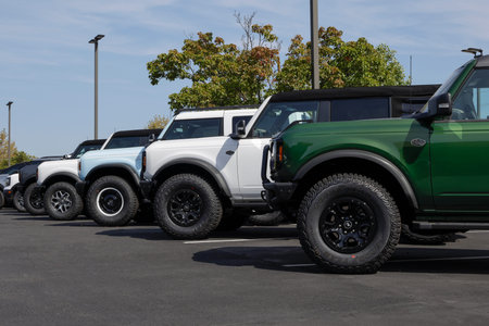 Zionsville - September 12, 2024: Ford Bronco display at a dealership. Ford offers the Bronco in Big...