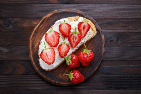 Strawberry bruschetta with cottage cheeseの写真素材