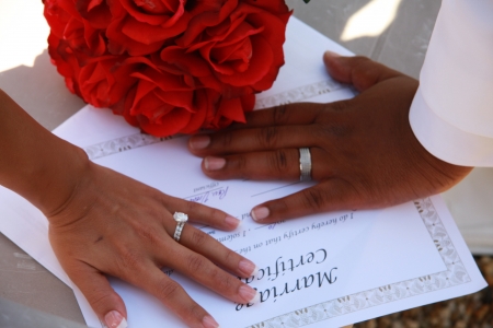 hands showing wedding ringのeditorial素材