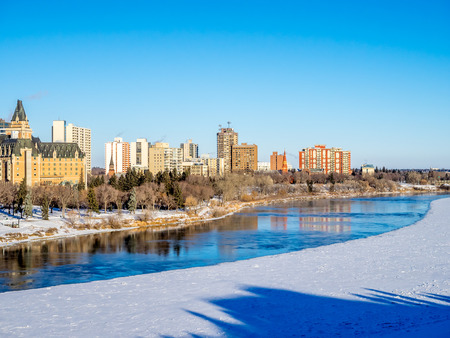 Saskatchewan River valley and Saskatoon skyline on a cold winter day.の写真素材