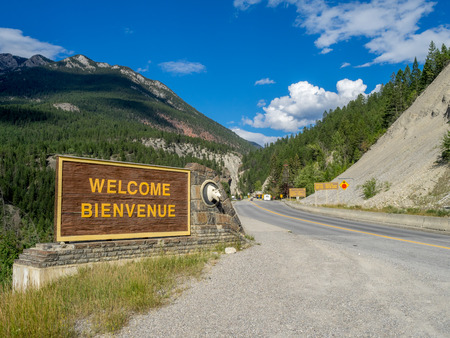KOOTENAY NATIONAL PARK, CANADA - AUG 8 Park entrance sign to Kootenay National Park on August 8, 2015 in British Columbia, Canada. Kootenay National Park is located in British Columbia and Alberta.のeditorial素材