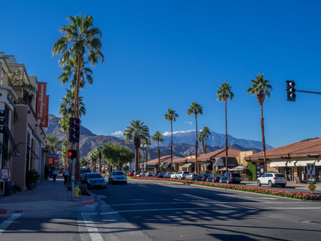 PALM DESERT, CA - NOVEMBER 22: El Paseo Shopping District on November 22, 2015 in Palm Desert. The Rodeo Drive of the desert, it features over 300 shops boutiques art galleries jewelers restaurants.のeditorial素材