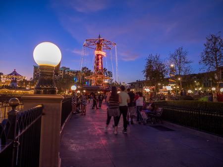 ANAHEIM, CALIFORNIA - FEBRUARY 14: Pedestrians and tourists enjoying Paradise Pier at Disney California Adventure Park on February 14, 2016. Disney California Adventure Park is themed after the history and culture of California.のeditorial素材