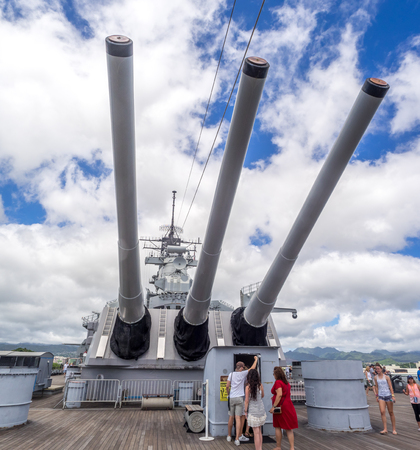 OAHU, HI - AUG 5, 2016: The USS Missouri battleship on August 5, 2016 in Pearl Harbor, USA. Site of the treaty signing ending WWII between the US and Japan, is now berthed in Pearl Harbor.のeditorial素材